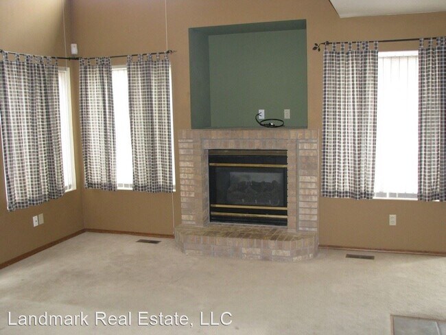 Foto del edificio - 5 br, 4 bath House - 8668 Chancellor Drive