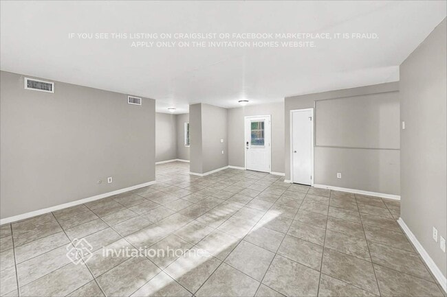 Foto del edificio - 12160 Croft Dr N