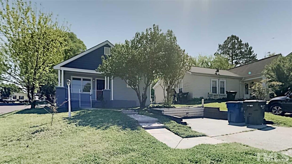 Primary Photo - **Cozy Updated Bungalow near Downtown Durham**