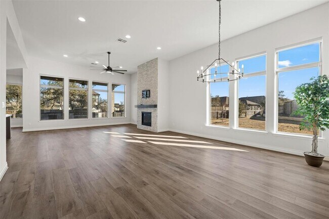 Foto del edificio - 912 Overstreet Ln