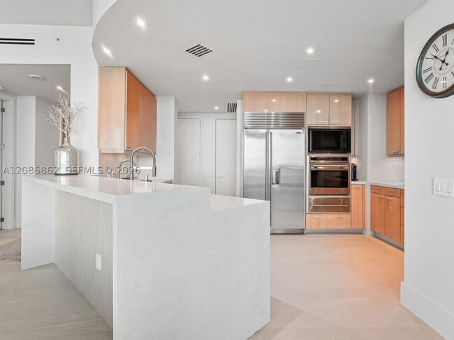 Building Photo - 10295 Collins Ave