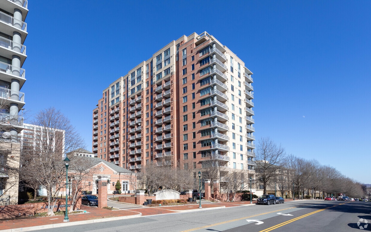The Gallery at White Flint Apartments in Rockville, MD