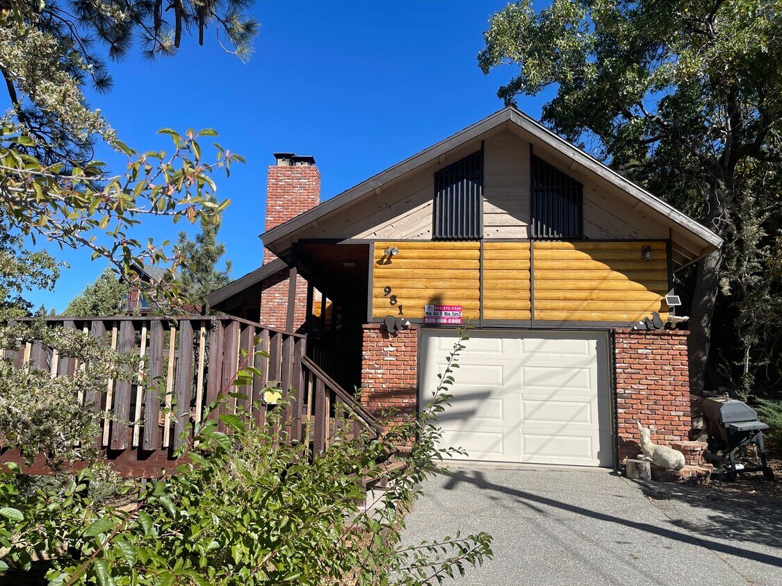 Primary Photo - Spacious Home in Big Bear Lake with Garage