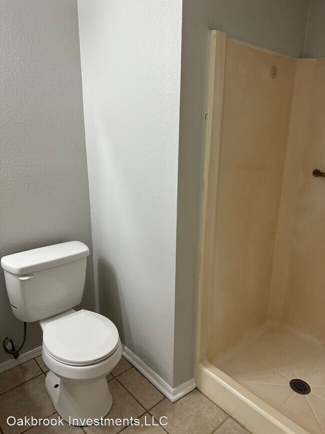 Building Photo - Studio, 2 bath House - 1367 East 139th St