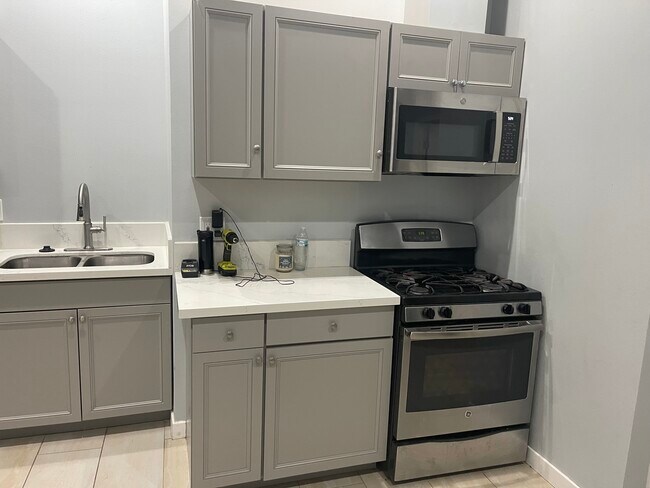 Foto del edificio - 2904 E 63rd St