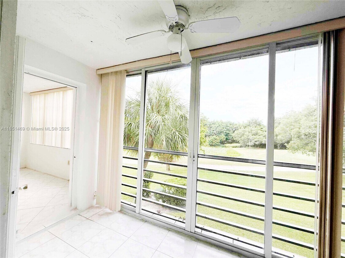 Foto del edificio - 9430 Tangerine Pl