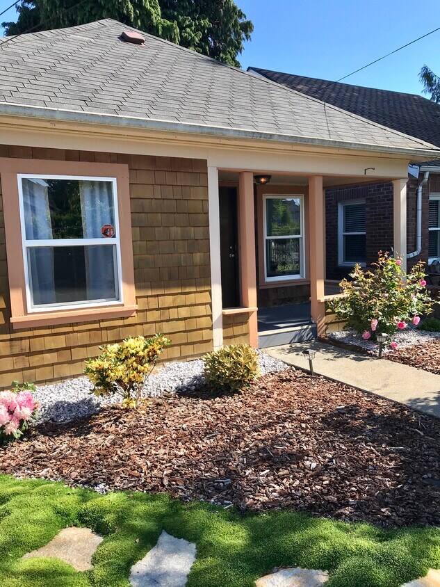 1728 5th St, Bremerton, WA 98337 Townhome Rentals in Bremerton WA