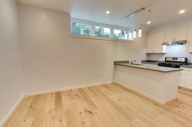 Building Photo - 159 Castro St