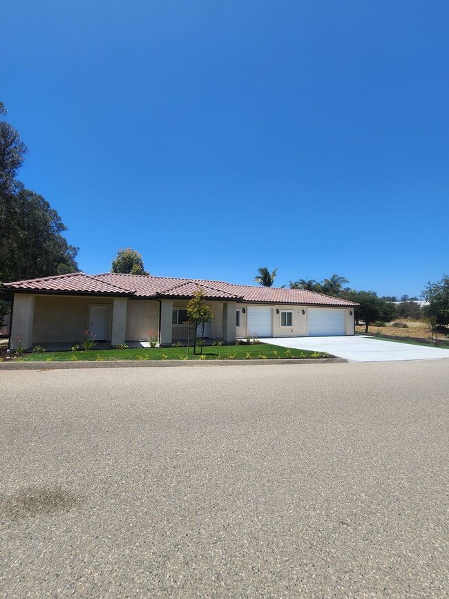 Building Photo - Gorgeous Brand New Home in Nipomo