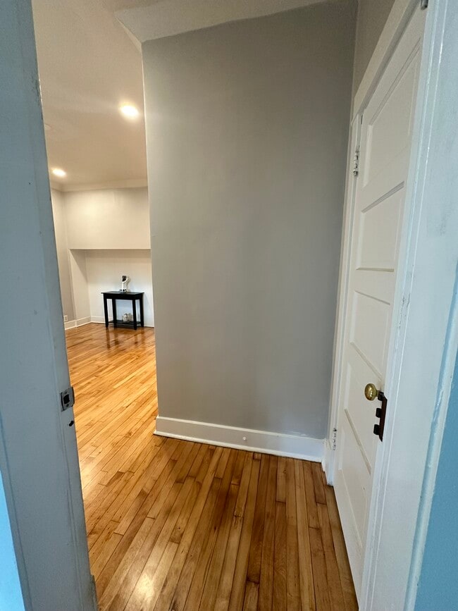 Building Photo - 3255 N Kenneth Ave