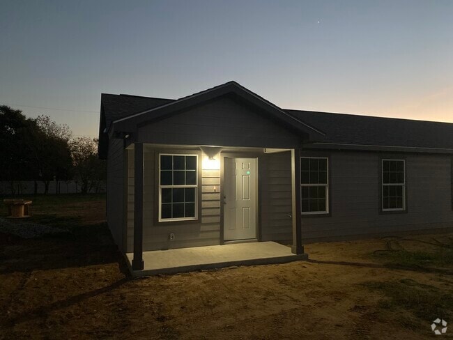 Front entry w/porch - 188 Duck Pond Rd