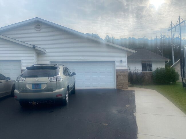 Building Photo - 731 Premier Ct
