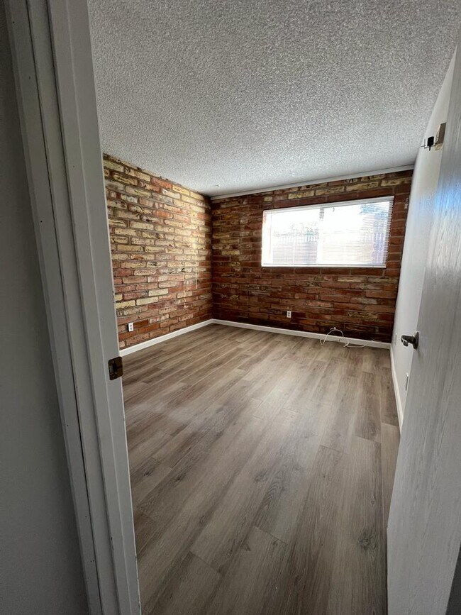 Foto del edificio - 3052 N Cherry Ave