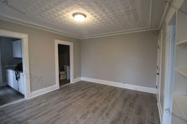 Building Photo - 10 Arch St