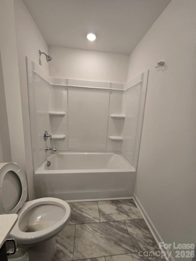 Building Photo - 774 Kitfox Dr NW