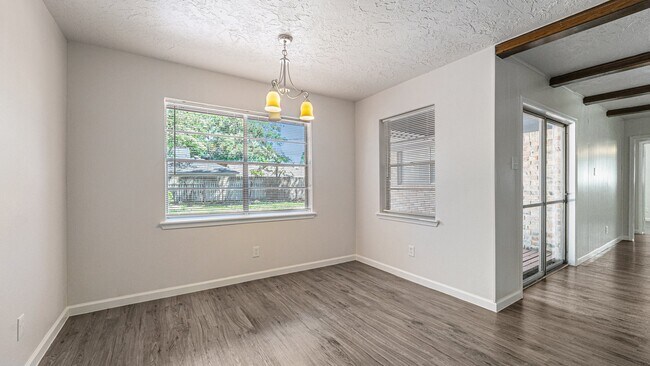 Foto del edificio - 1003 Pear Tree Ln