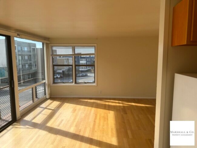 Foto del edificio - LAUREL HEIGHTS! Spacious 2 BR In Beautiful...
