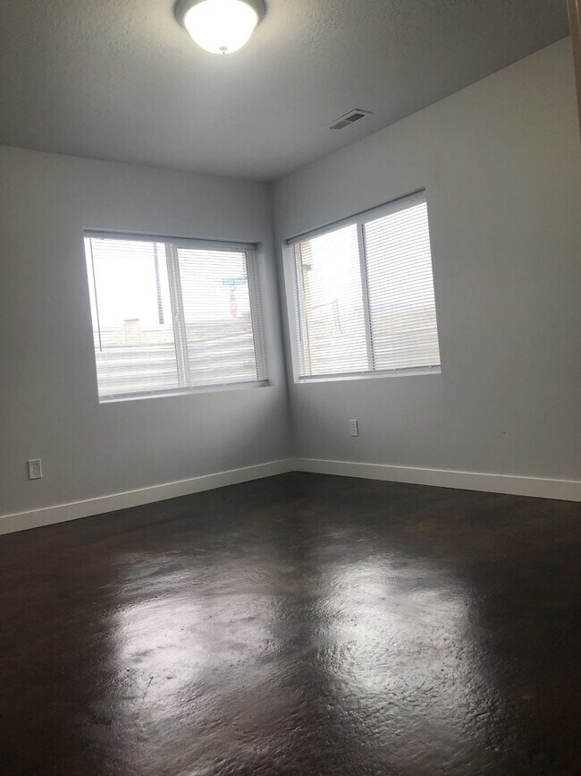 Building Photo - 1511 S 50 W