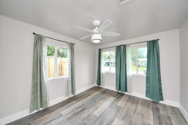 Foto del edificio - 5903 Belneath St
