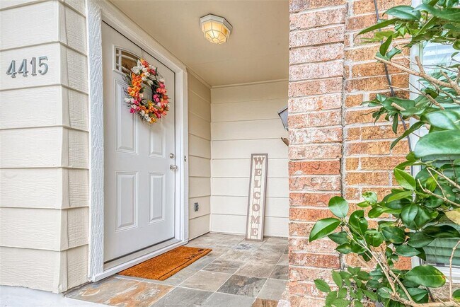 Building Photo - 4415 Basswood Ln