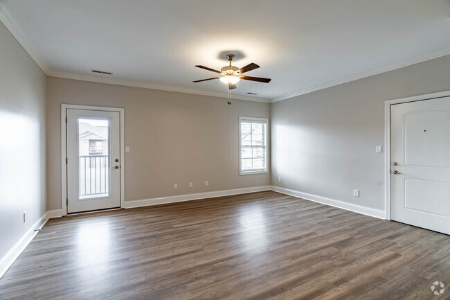 2BR, 2BA 1050SF Living Room - Laurel Ridge