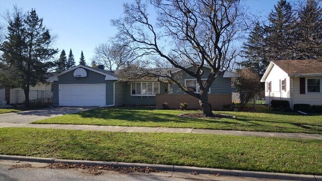 Building Photo - 746 N Glenwood Pl