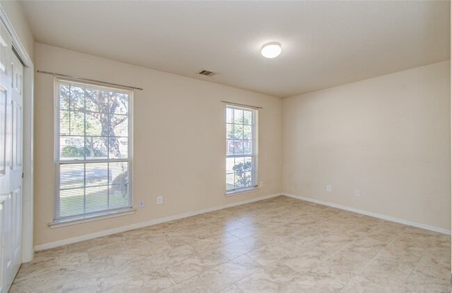 Foto del edificio - 4214 Forest Rain Ln