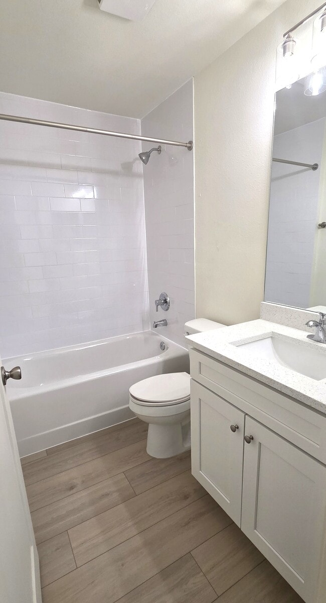 Building Photo - 925 13th Ave S