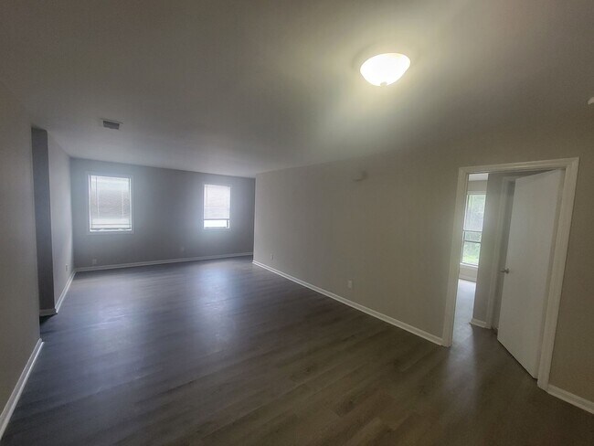 Foto del edificio - 1546 Hamilton Dr