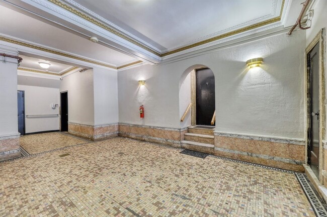 Building Photo - 36 Duncan Ave