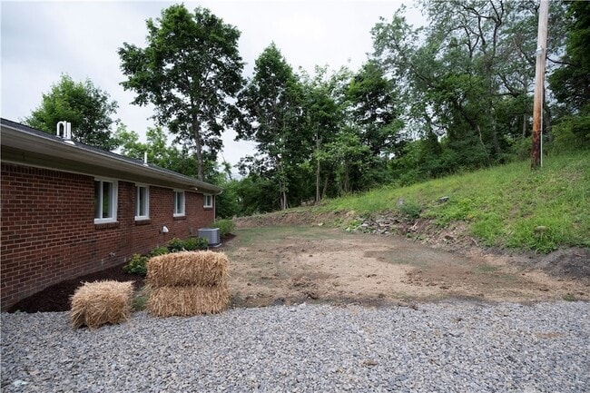 Building Photo - 1165 Kings Ln