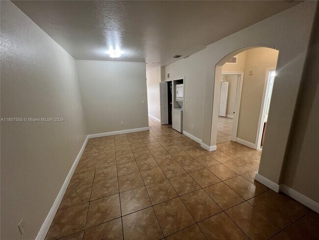 Foto del edificio - 1536 SE 25th St