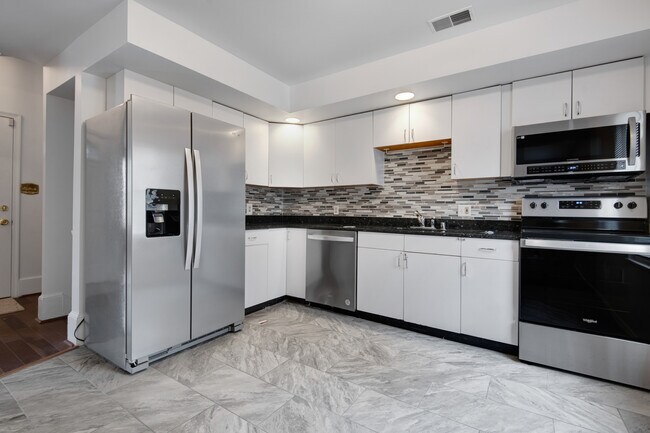 Foto del edificio - 2705 24th St NE