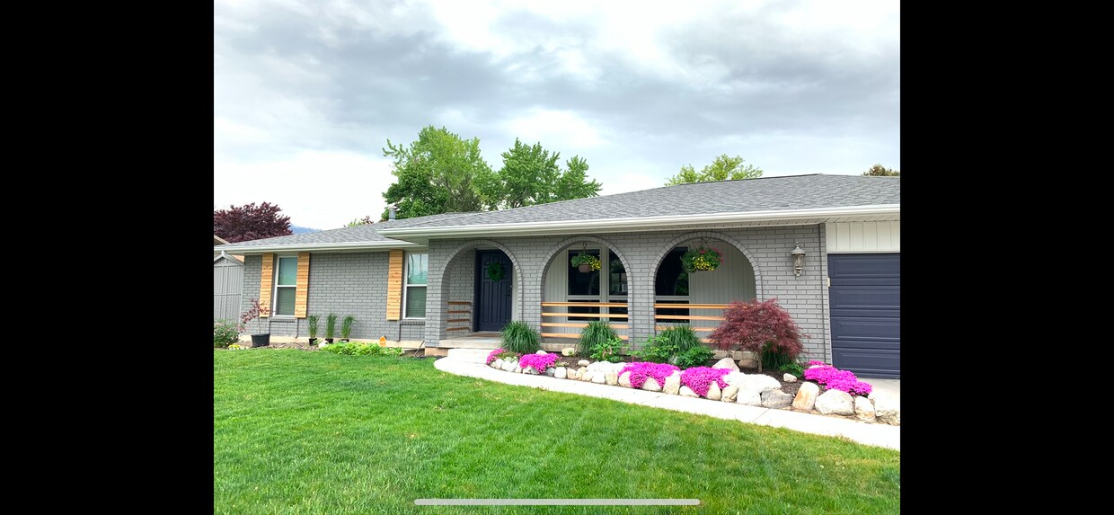 Primary Photo - 676 E Howard Dr