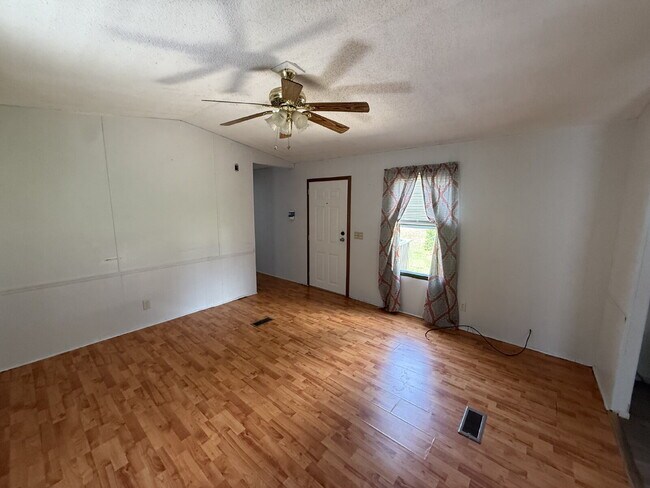 Foto del edificio - 2 Bedroom / 2 Bathroom Mobile Home in high...
