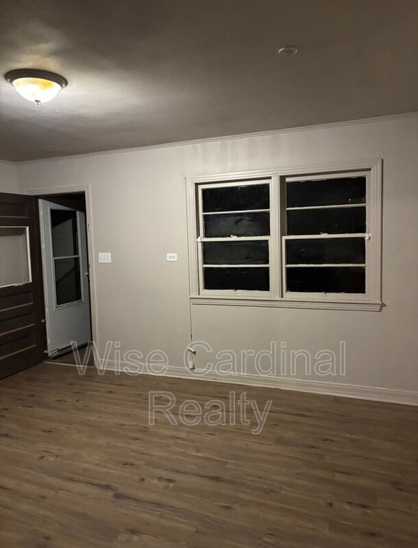 Building Photo - 124 S Avenue P