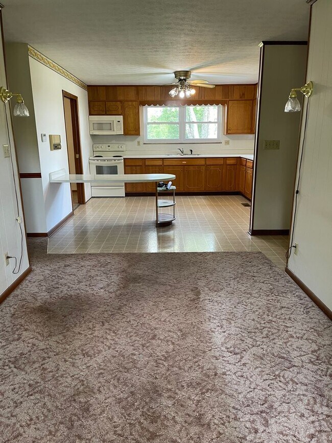Building Photo - Location & Convenience!!!