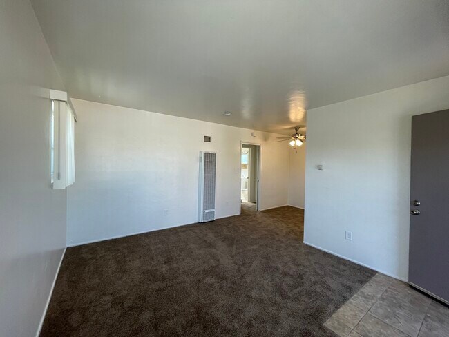 Living room - 1025 Hayes Ave