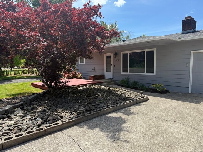 Building Photo - 406 Hillview Dr