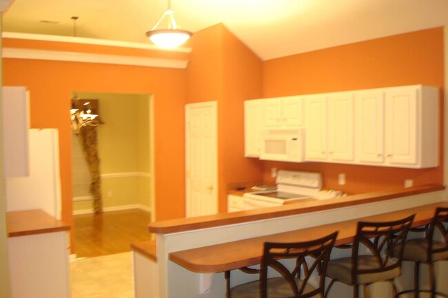 Building Photo - 6865 Bridgewater Dr