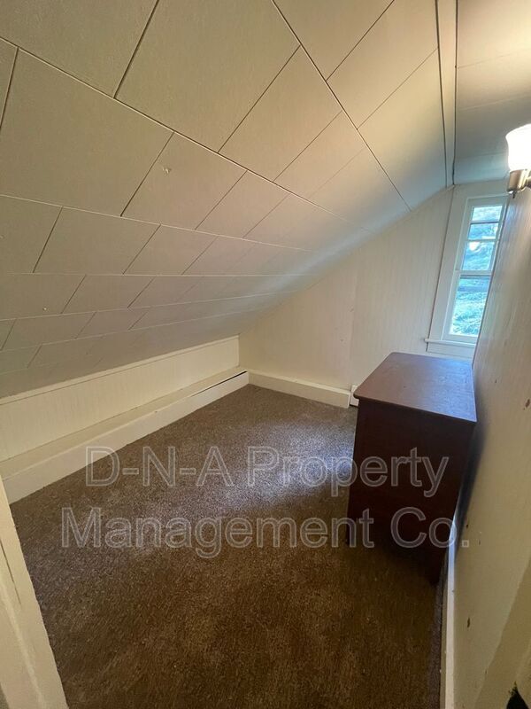 Building Photo - 871 Lower Swiftwater Rd