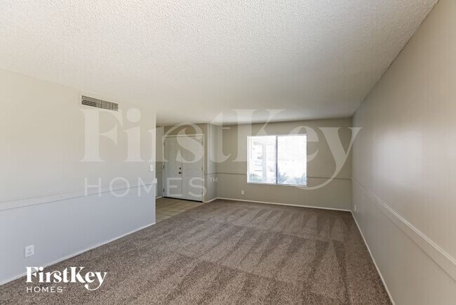 Building Photo - 4832 W Townley Ave