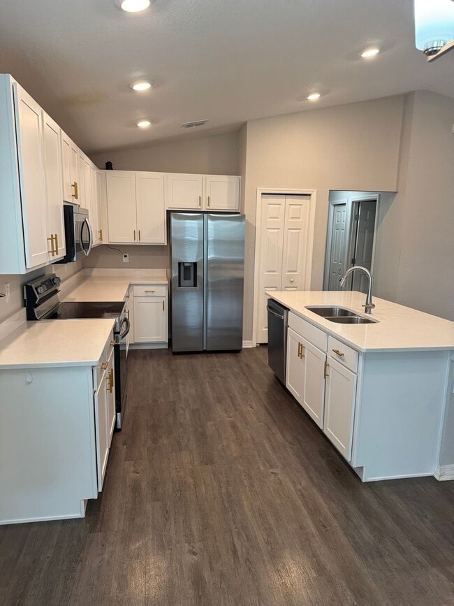 Building Photo - Charming Winter Haven Rental!