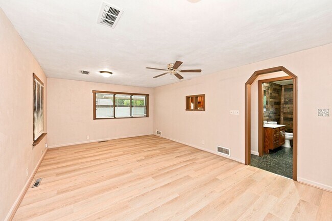 Foto del edificio - 1230 W Rose St