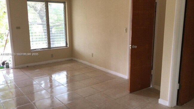 Foto del edificio - 13990 NE 20th Ct