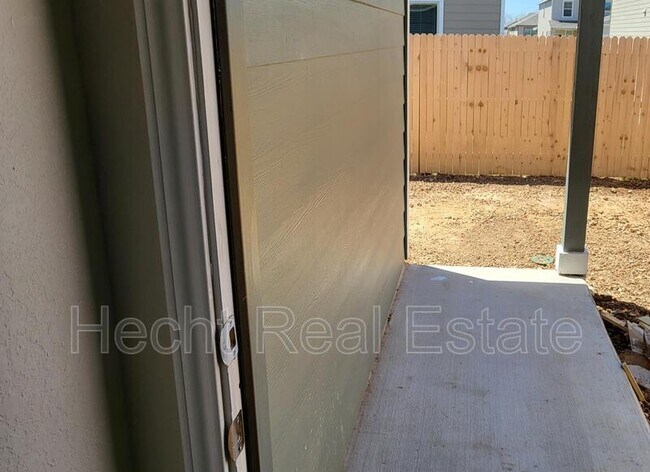 Foto del edificio - 2416 Dielman Dr