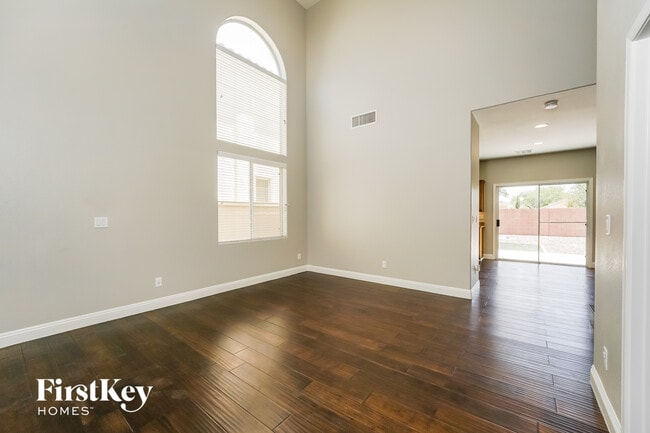 Building Photo - 5520 Latrobe Bluff St