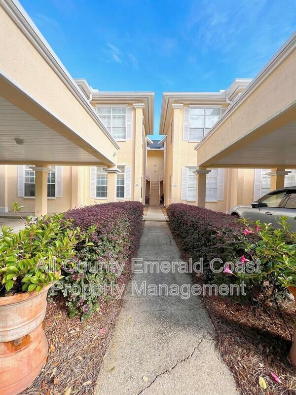 Foto del edificio - 420 Oak Harbour Ln