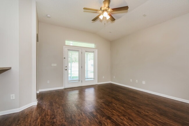 Building Photo - 11505 Oaklawn Rd