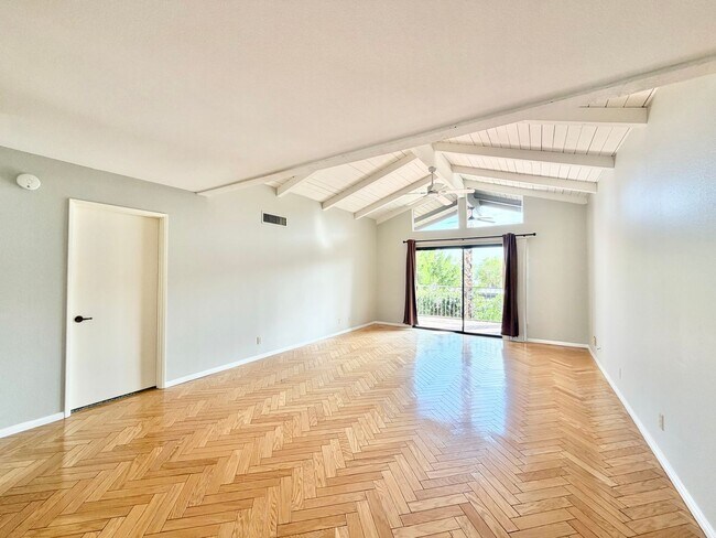 Foto del edificio - AVAILABLE NOW!! 3 Bedroom 2 Bathroom Condo in Palm Springs! MOVE IN SPECIAL! 50% OFF ONE MONTHS RENT